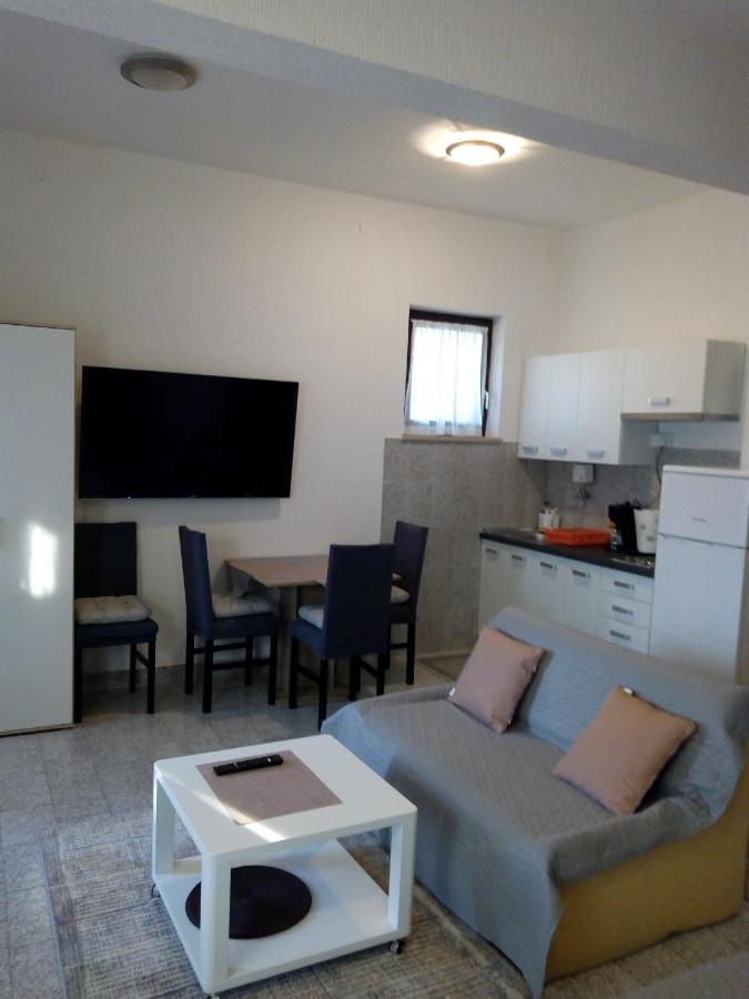 Apartmani Alma Póla Kültér fotó